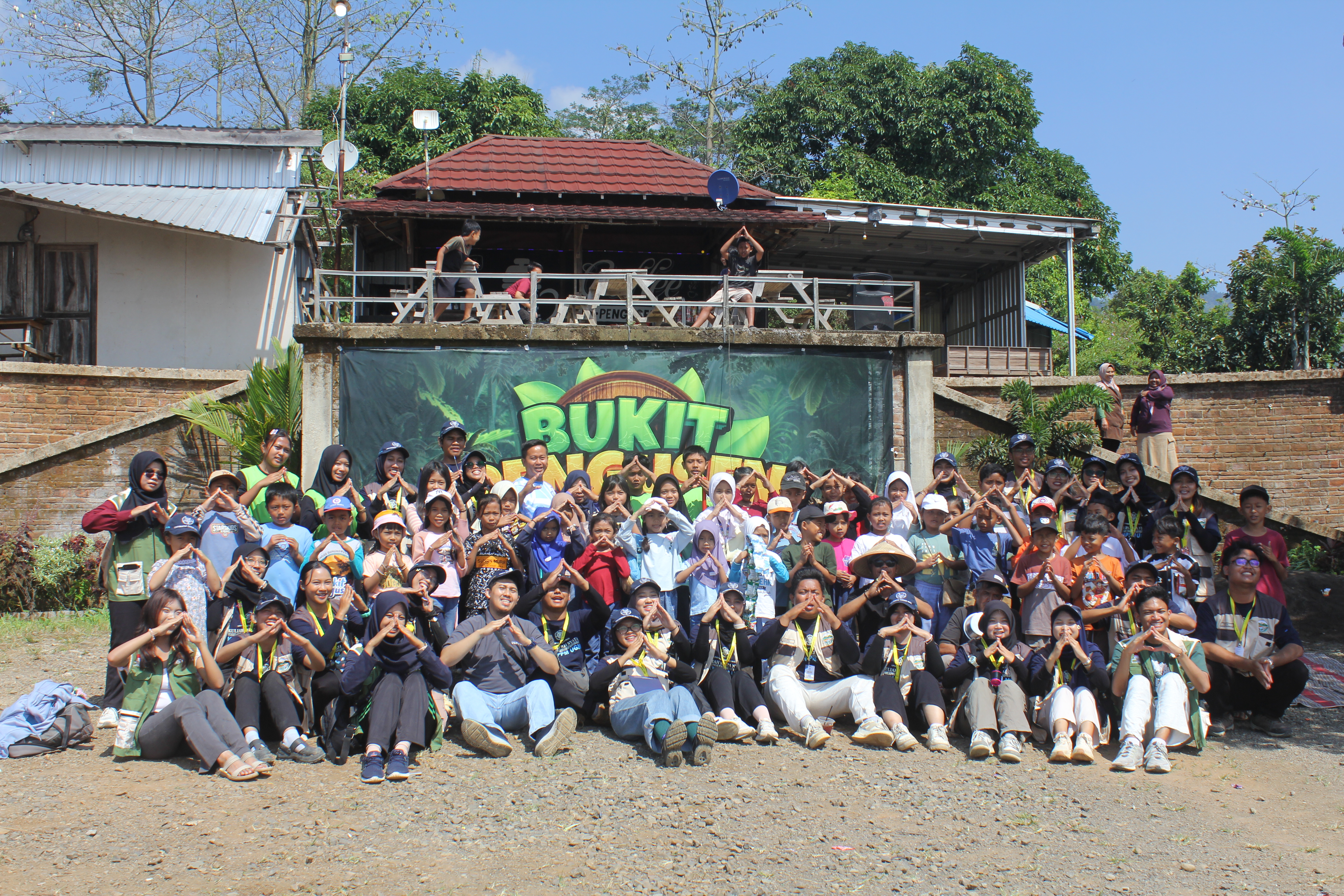 Mahasiswa KKN UGM Tanam Ratusan Pohon di Bukit Pengusen, Dorong Pemulihan Wisata